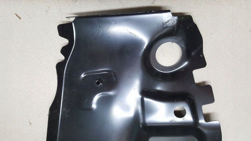 Audi A4 B9 - przednie prawe nadkole, tylne przedłużenie fartucha 8W0806290A