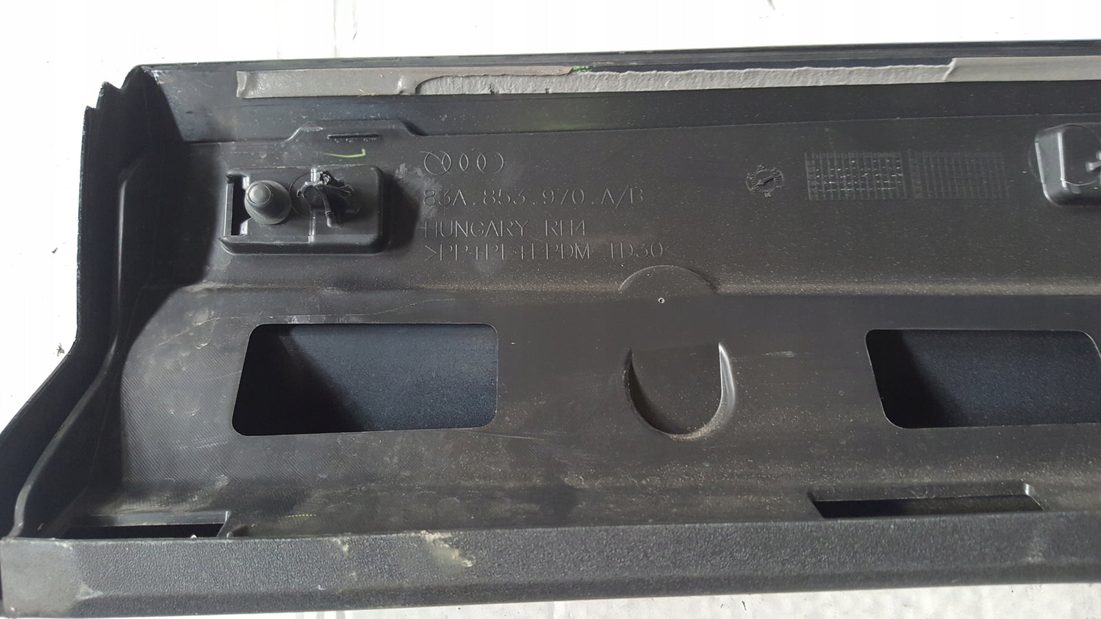 Listwa drzwi prawy tył AUDI Q3 II 83A853970A/B