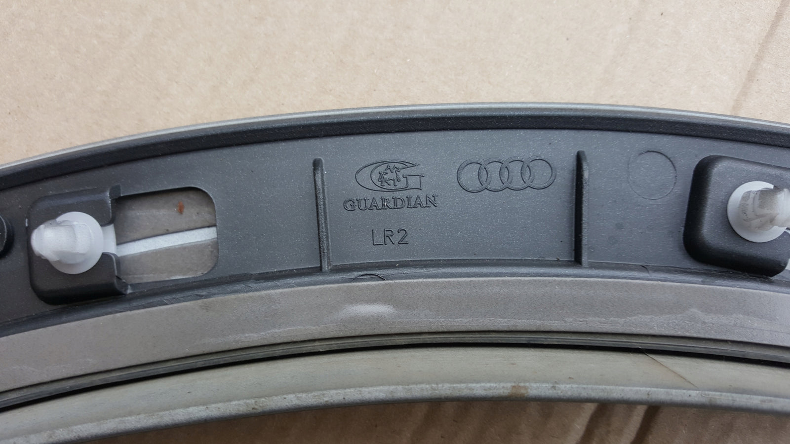 Listwa przednia lewa AUDI Q3 I 8U0 przód lewy 8U0853717A