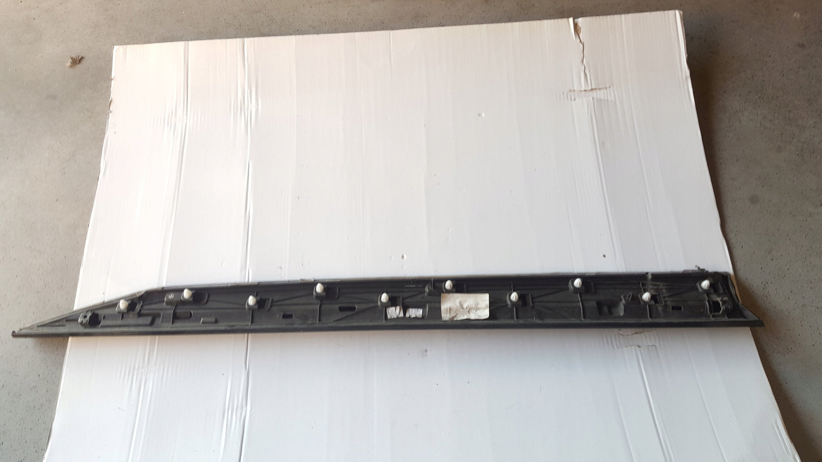 Listwa drzwi prawy przód SKODA SUPERB 3 3V0854940