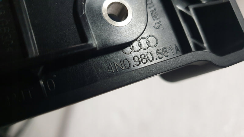 UCHWYT KAMERY NIGHT VISION AUDI A8 4N0980561A