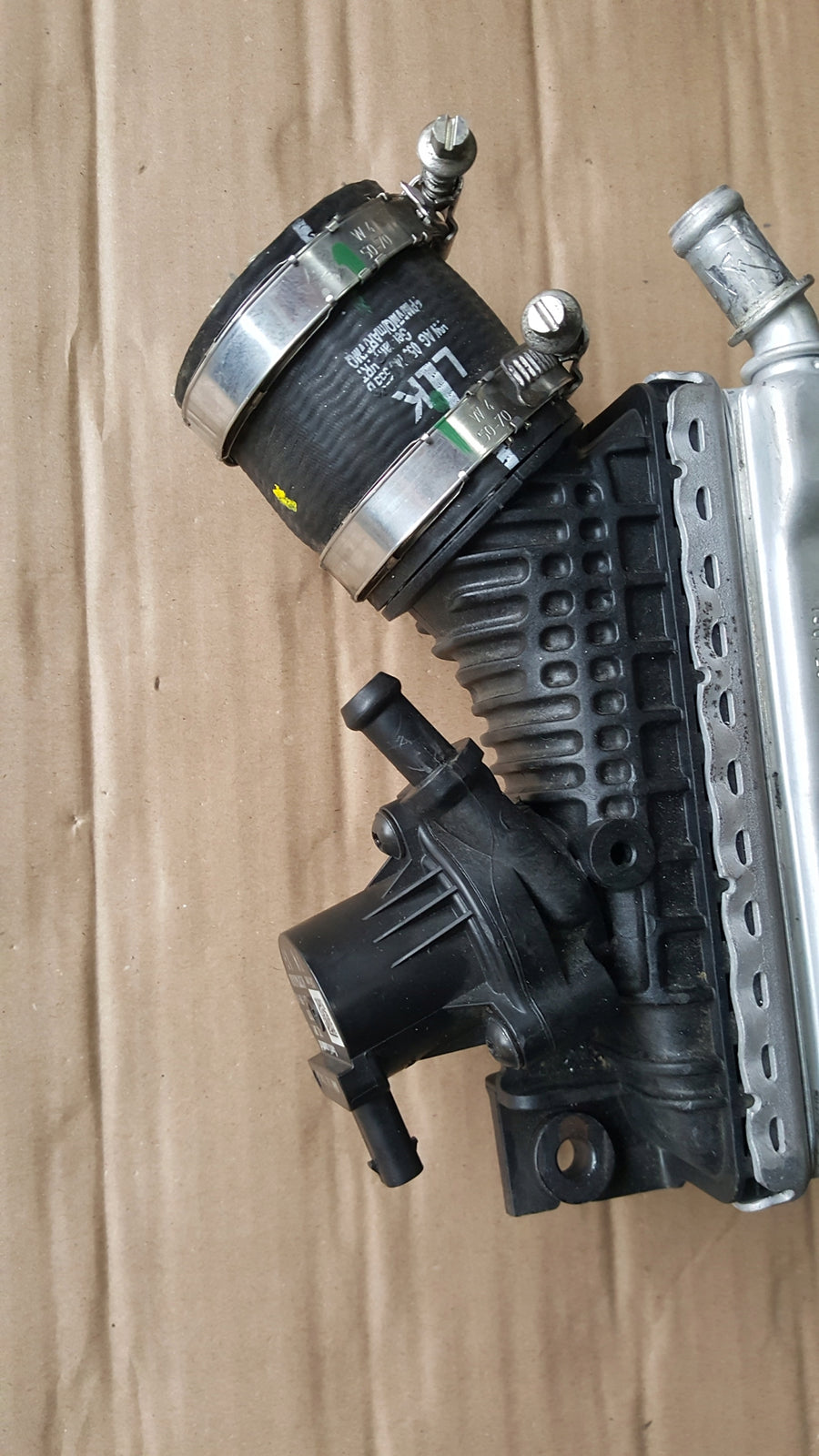 Chłodnica powietrza intercooler 059145803T AUDI A4 B9