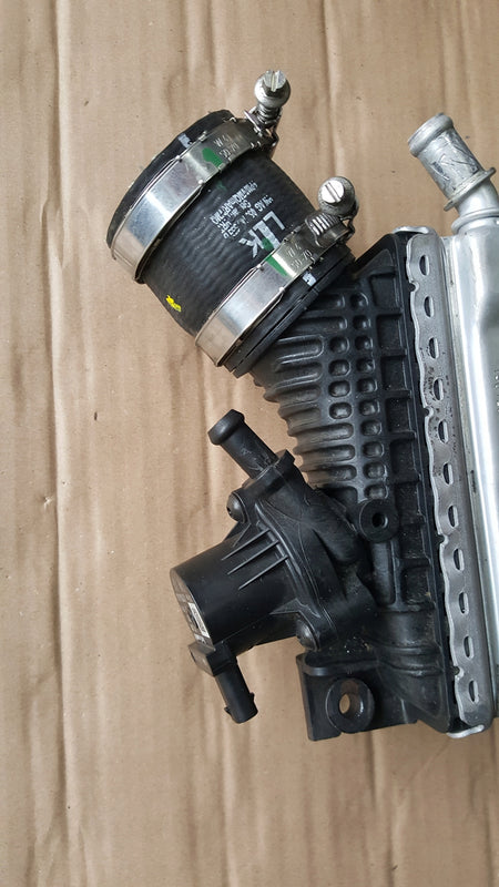 Chłodnica powietrza intercooler 059145803T AUDI A4 B9