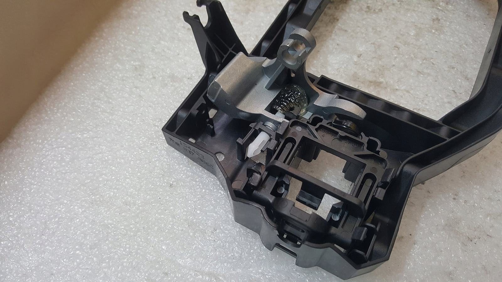 NOWE ORYGINALNE mocowanie klamki prawa strona VW CRAFTER 7C0837886C