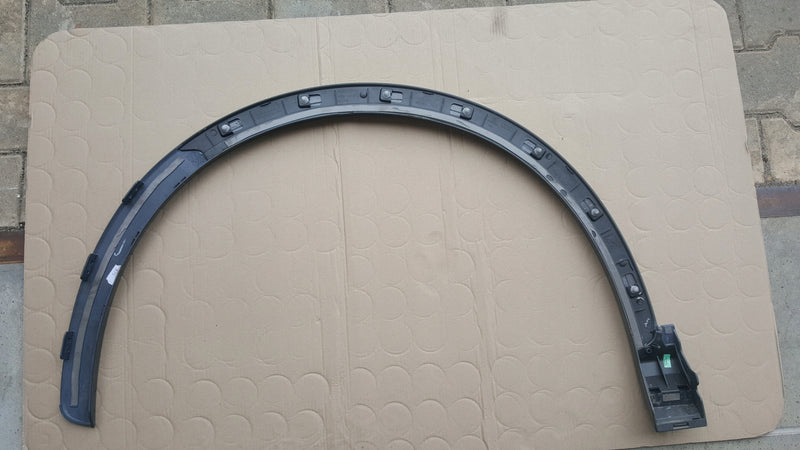Listwa błotnika prawy przód AUDI Q3 8U0853718A demontaż