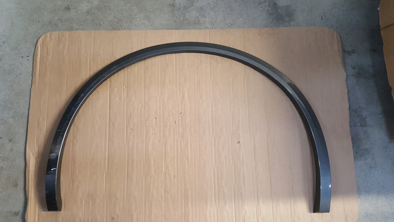 VW TOUAREG III 18R- LISTWA BŁOTNIKA PRAWA TYŁ 760853818C