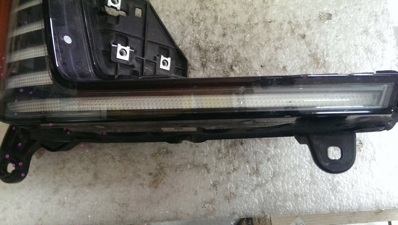 Lewy halogen LED światło DRL AUDI Q7 4M0941055