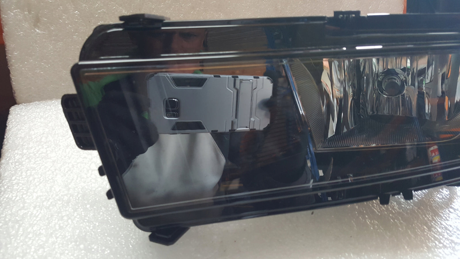 Prawy halogen VW TOURAN 5TA941662A demontaż