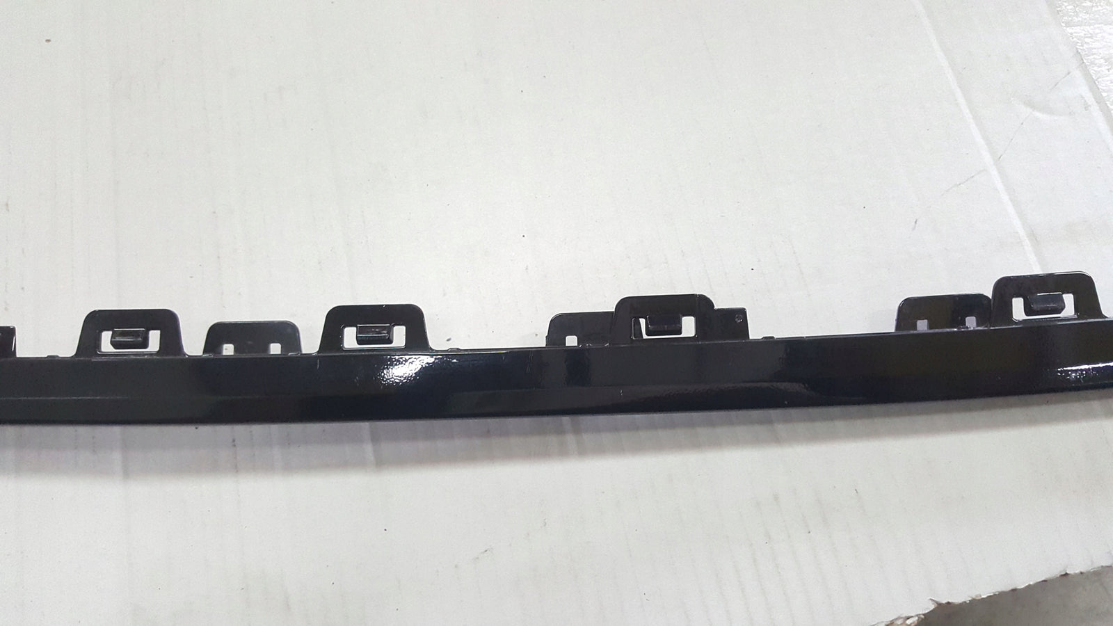 Listwa zderzaka przedniego AUDI A3 S-LINE 8Y0807110A demontaż