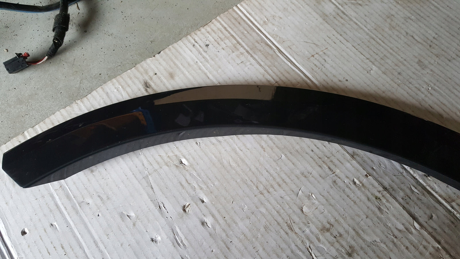 Listwa błotnika prawy tył AUDI Q2 81A853818A