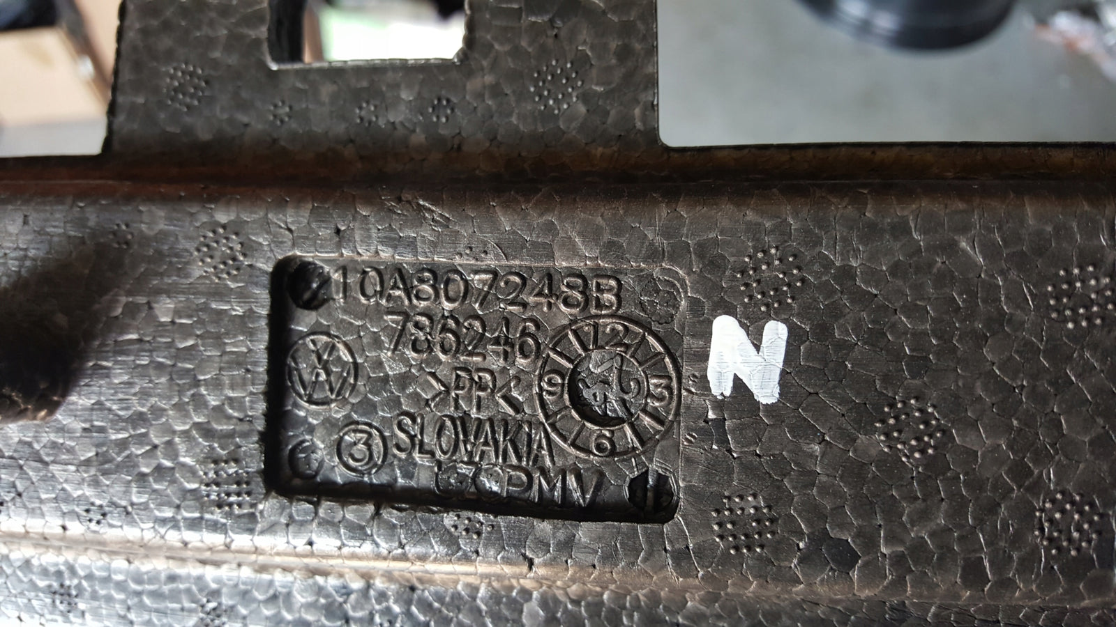 NOWY ORYGINALNY absorber zderzaka przedniego VW ID.3 10A807248B