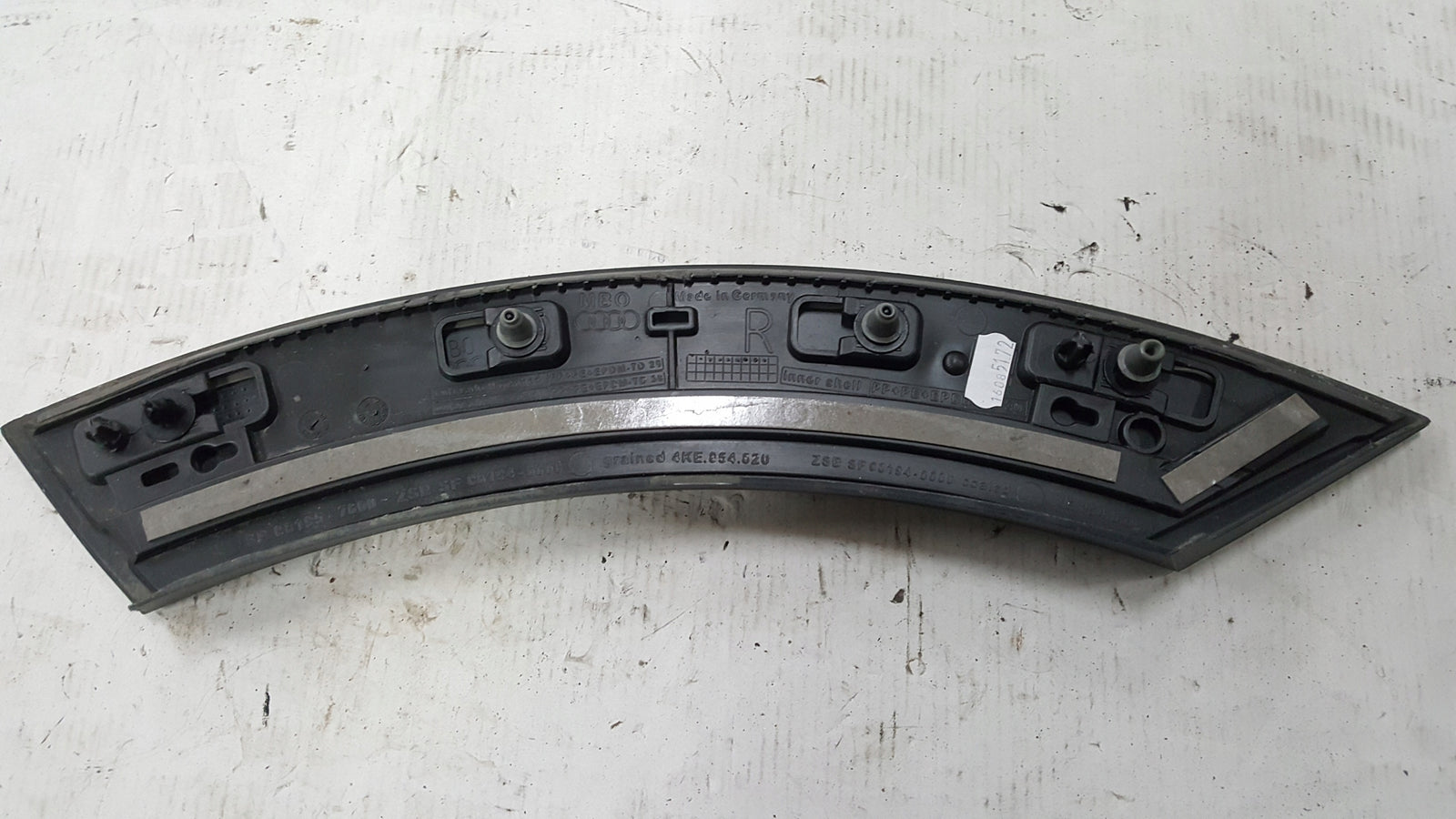 Listwa drzwi prawy tył AUDI E-TRON 4KE854820