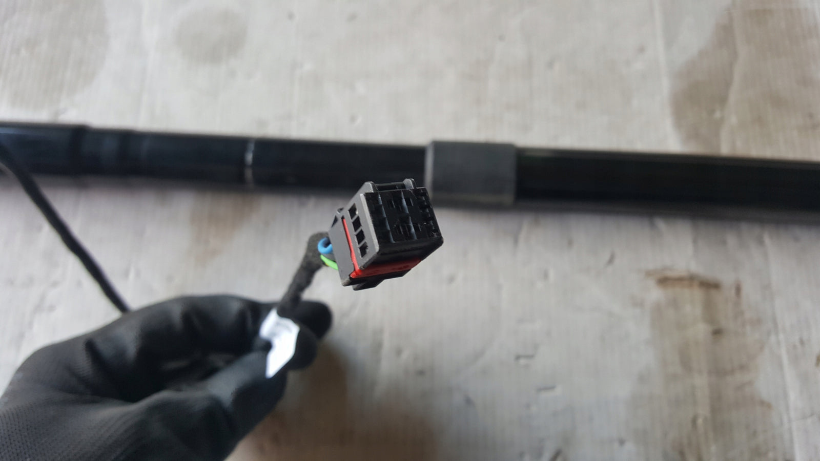 Siłownik klapy bagażnika VW SHARAN 7N0827851E demontaż oryginał