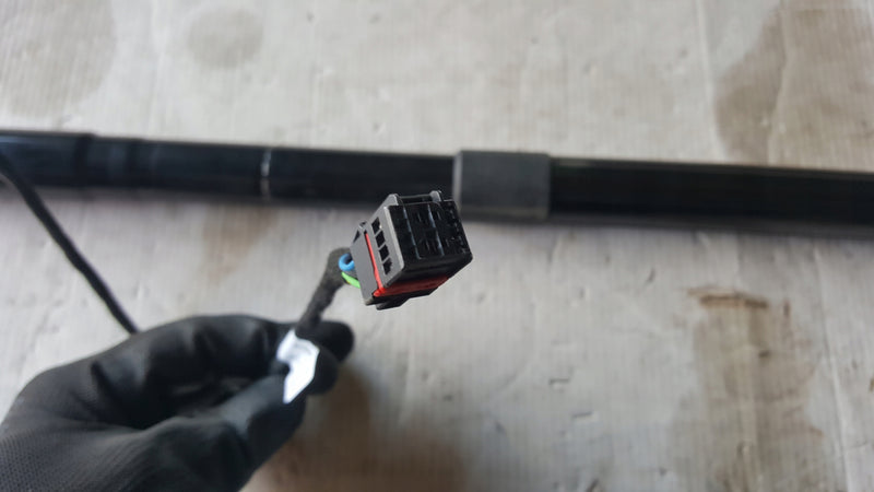 Siłownik klapy bagażnika VW SHARAN 7N0827851E demontaż oryginał