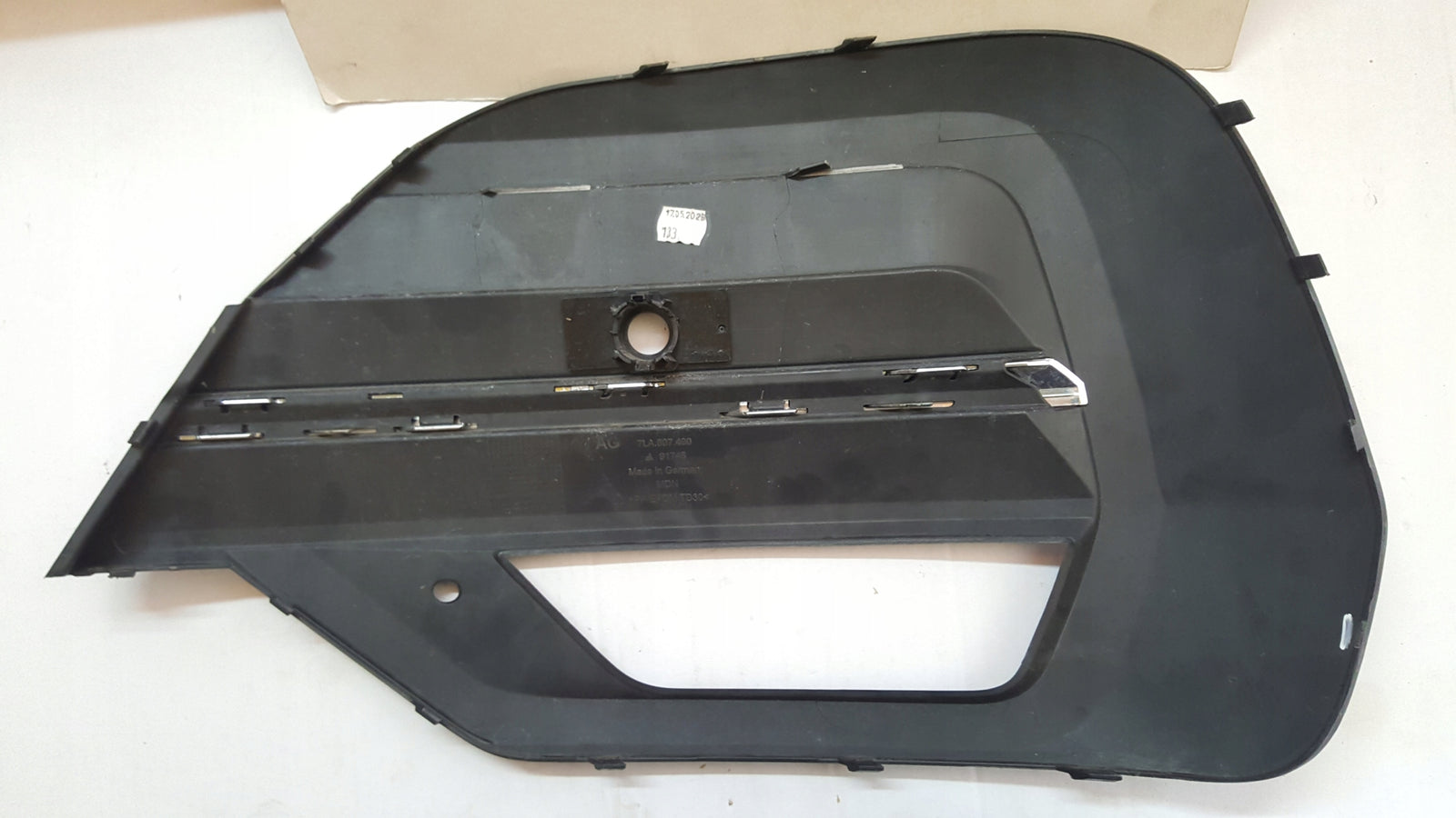 Kratka zderzaka prawy przód VW T6.1 7LA807490 demontaż
