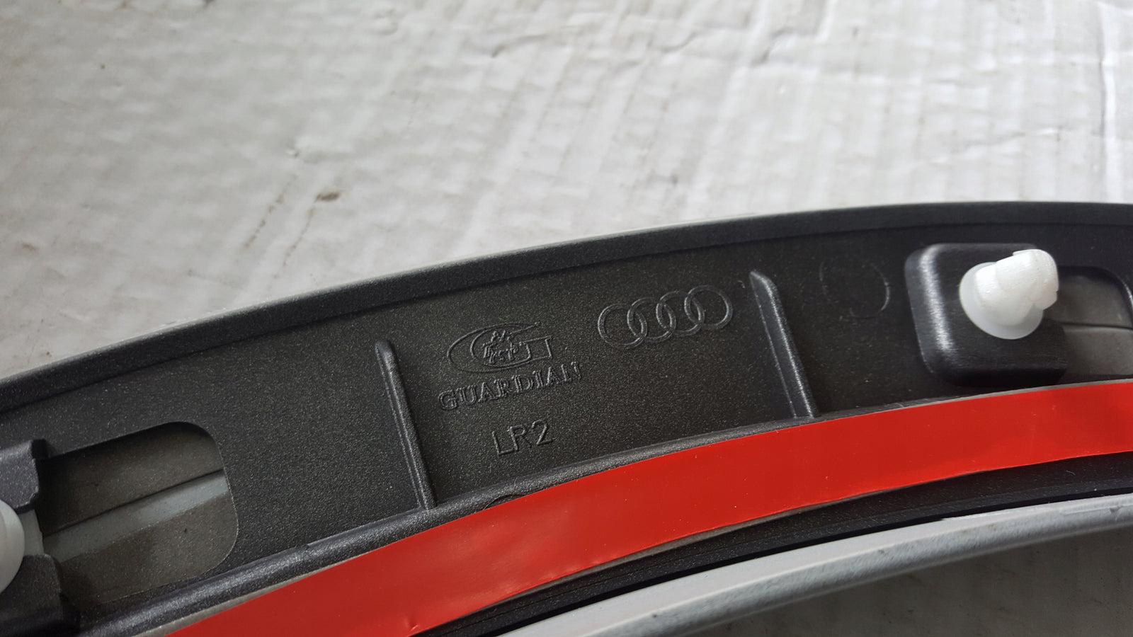 Listwa błotnika lewy przód AUDI Q3 8U0853717A NOWA