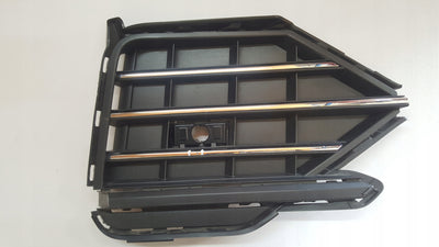 Kratka zderzaka prawy przód VW TOUAREG III 760853666C demontaż