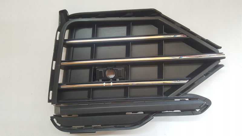 Kratka zderzaka prawy przód VW TOUAREG III 760853666C demontaż