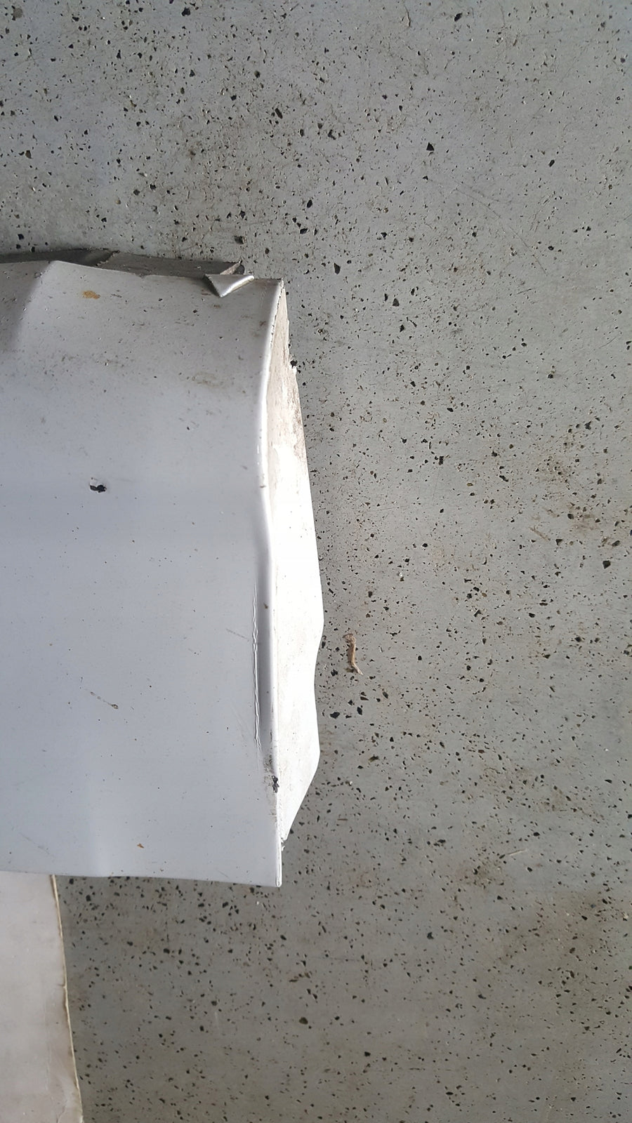 Listwa błotnika przedniego prawa strona AUDI Q5 80A853718F demontaż