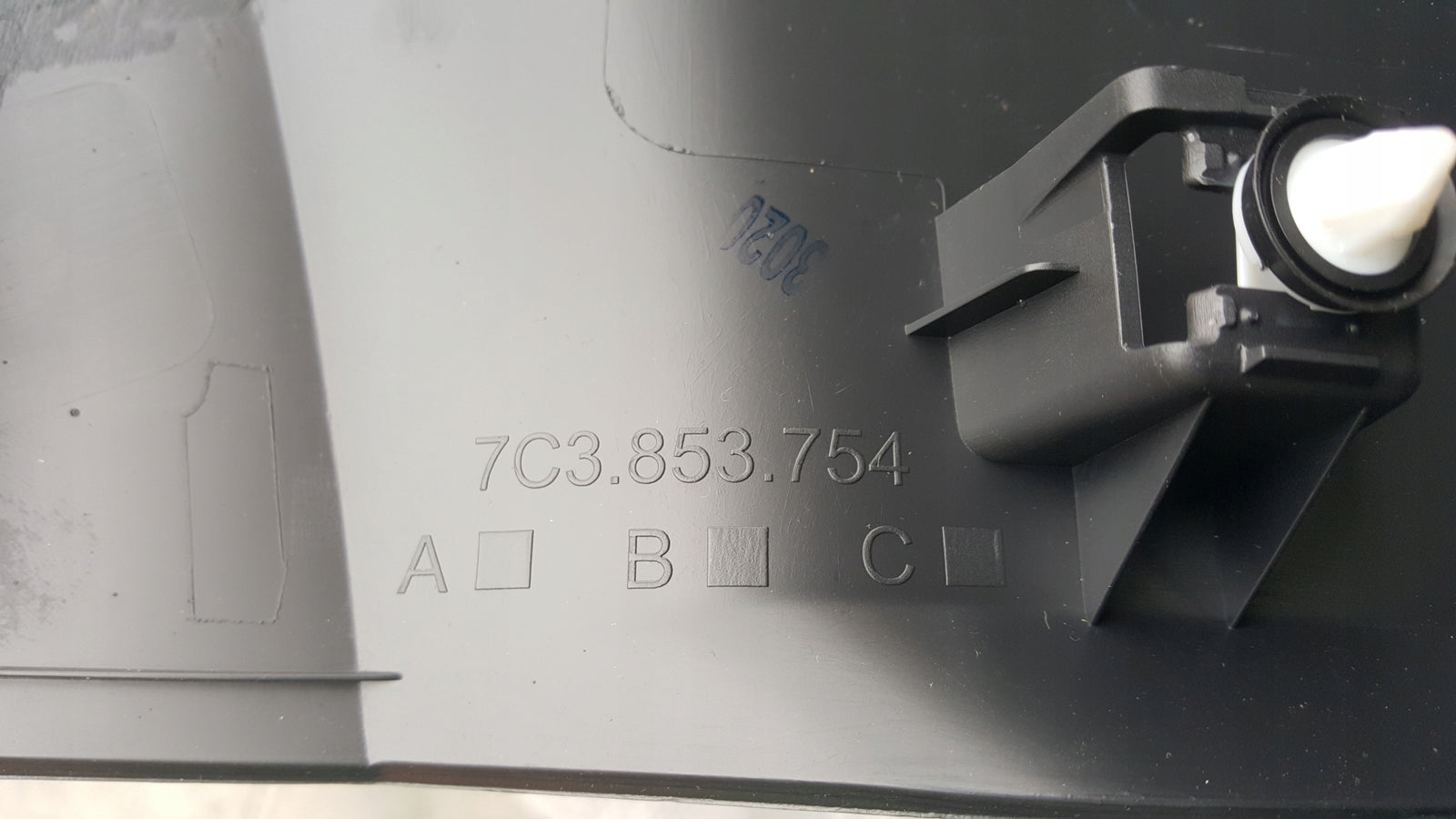 NOWA ORYGINALNA listwa boczna prawa VW CRAFTER II-- MAN TGE 7C3853754