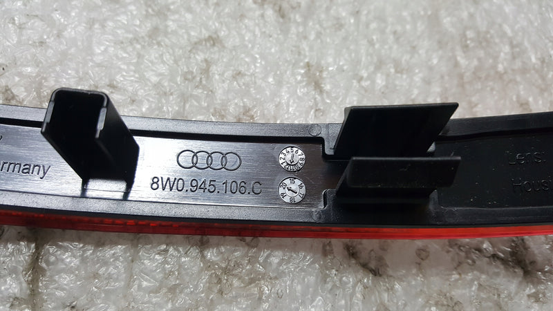Odblask zderzaka PR+LE tył AUDI A4 8W0945105C/106C