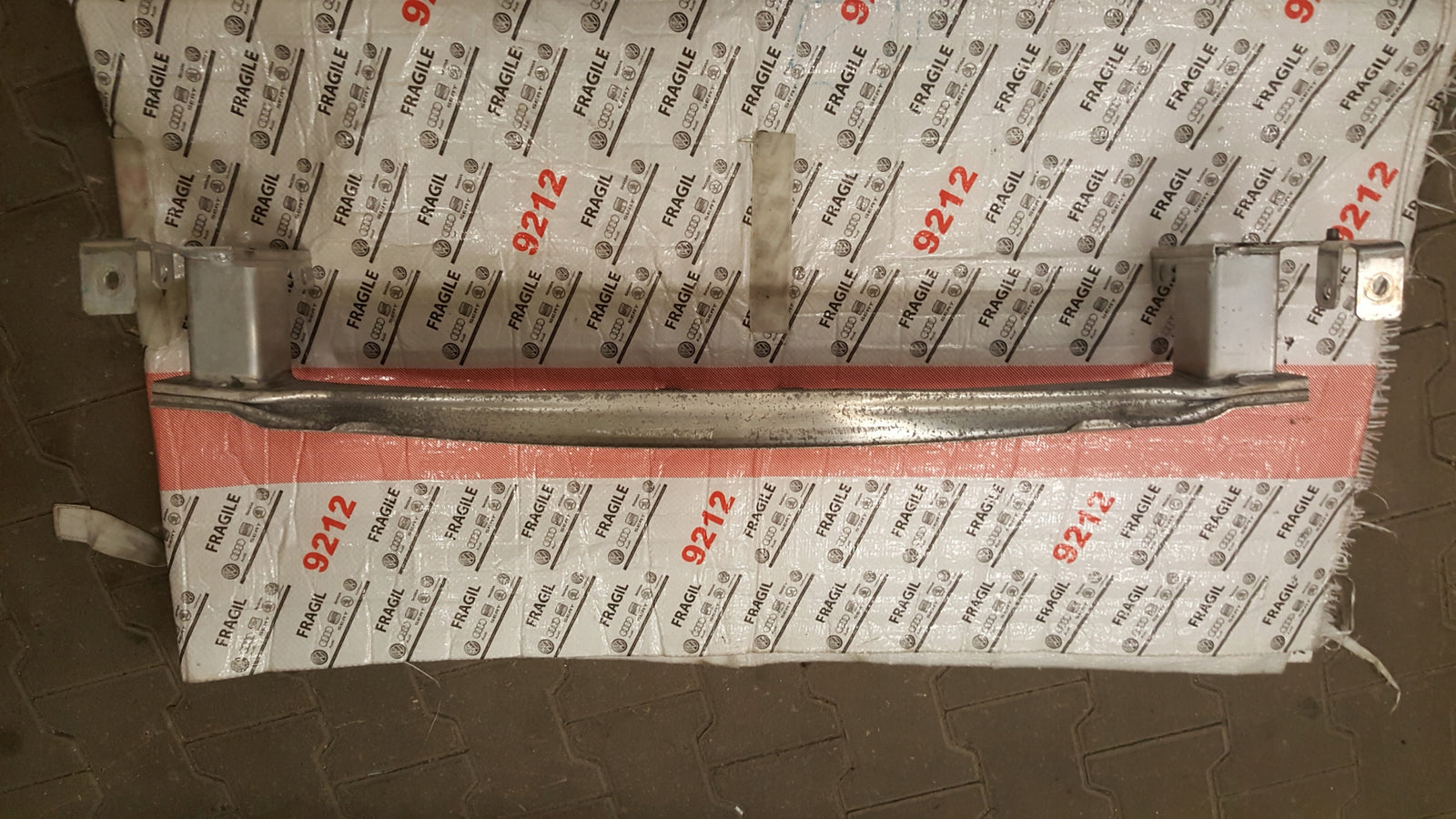 AUDI A1 8X 8X0 8XA WZMOCNIENIE PRZEDNIE BELKA PRZEDNIA