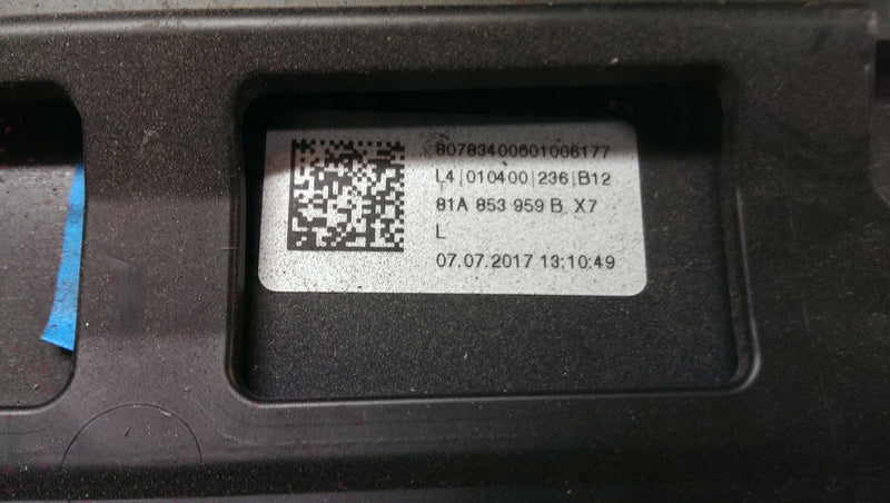 Listwa drzwi LE przód AUDI Q2 81A853959B demontaż