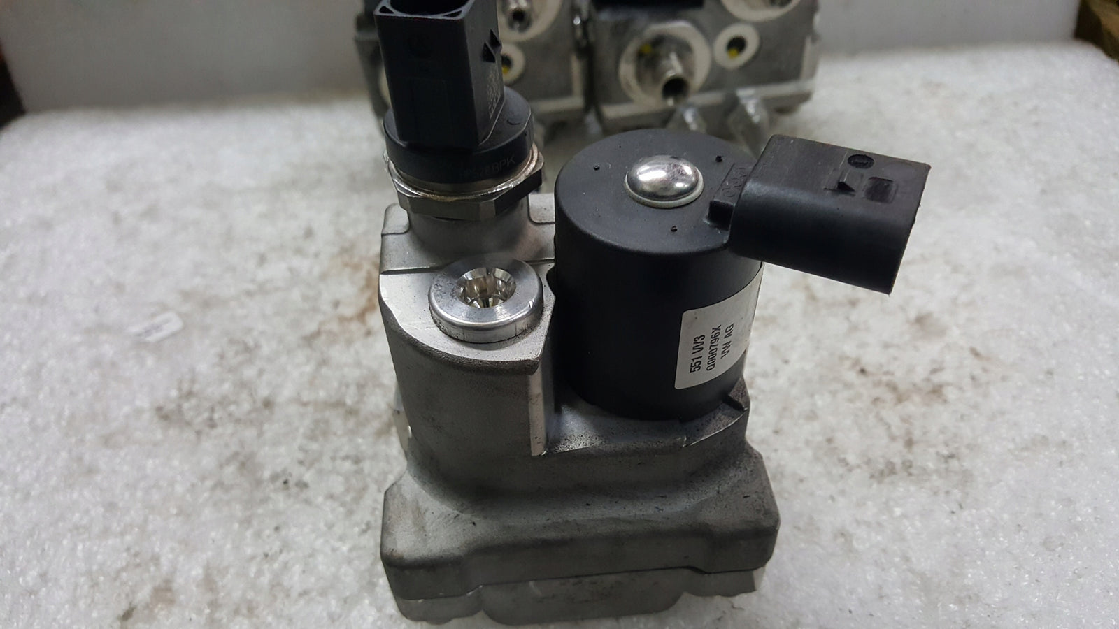 Zawór regulacji rozdzielacz VW AUDI SEAT SKODA 5R3906011 demontaż