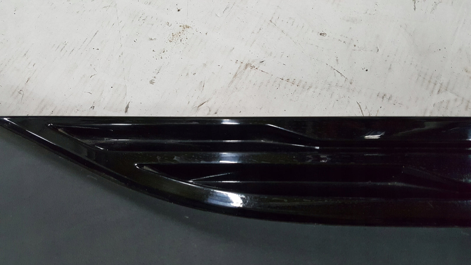 Listwa drzwi prawy tył AUDI E-TRON 4KE853970