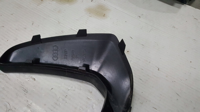 Listwa zderzaka tylnego lewa strona AUDI Q3 83F807967 demontaż