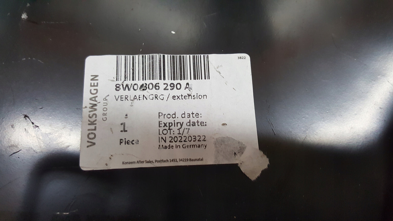 Audi A4 B9 - przednie prawe nadkole, tylne przedłużenie fartucha 8W0806290A