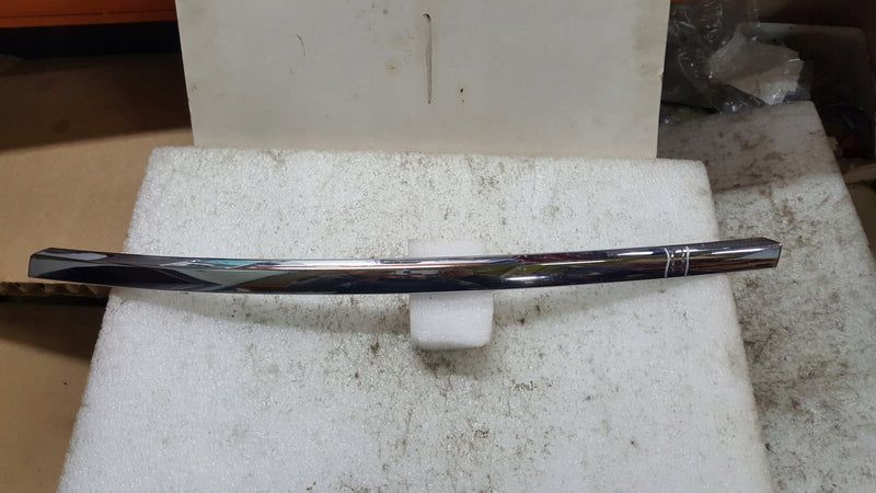 AUDI A6 C6 LIFT 08- OZDOBNA LISTWA CHROM ZDERZAKA PRZÓD LEWA 4F0853065