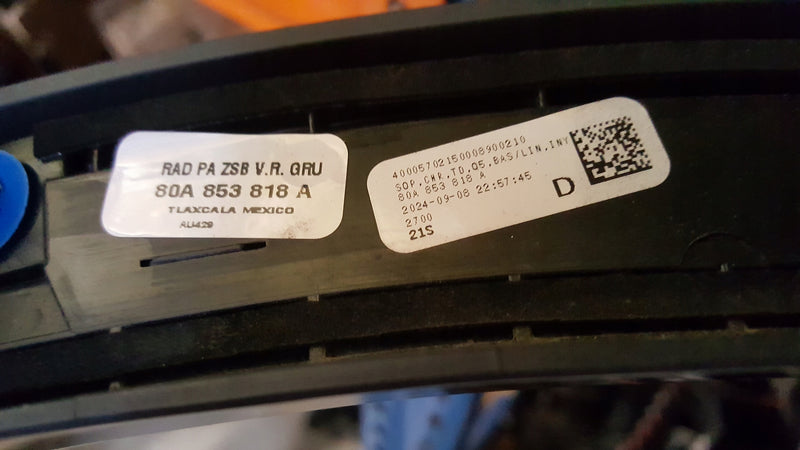 Listwa błotnika prawy tył AUDI Q5 80A853818A demontaż