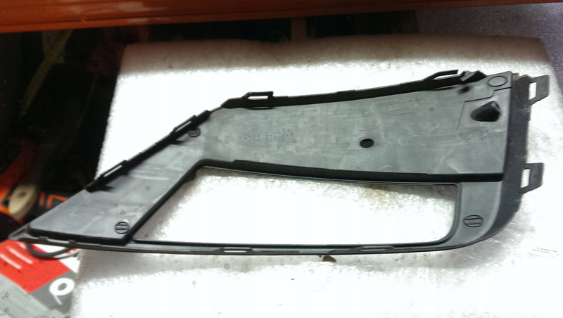 Atrapa ramka halogenu lewa SEAT LEON 5F0853665G