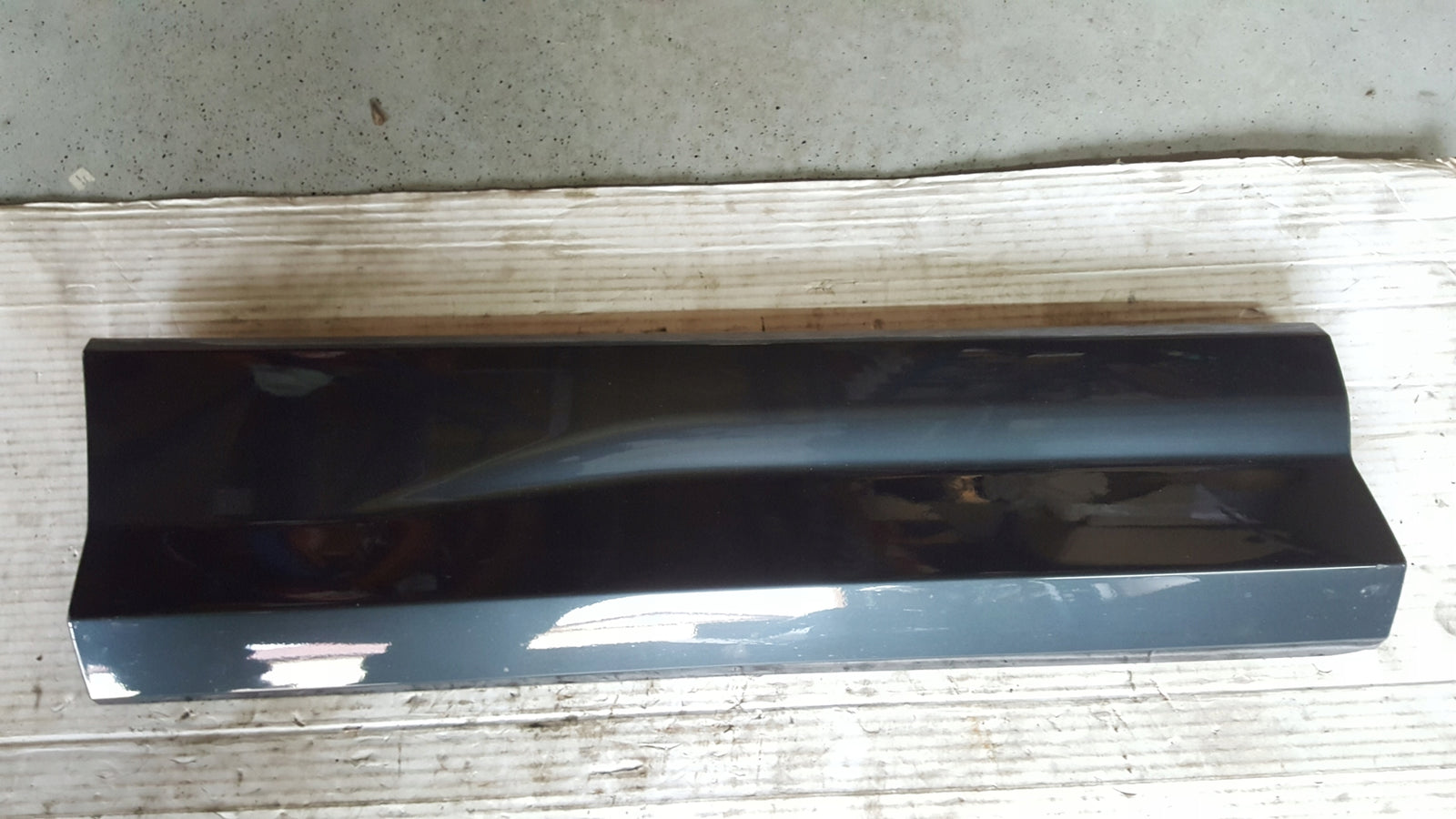 Listwa drzwi prawy tył AUDI Q2 S-LINE 81A853970A