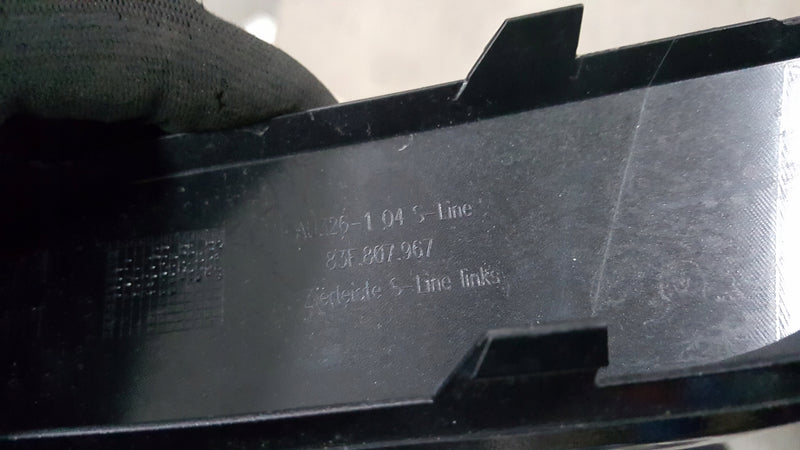 Listwa zderzaka tylnego lewa strona AUDI Q3 83F807967 demontaż