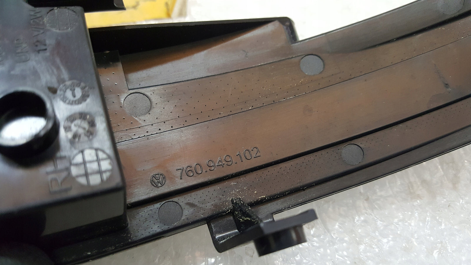 Prawy kierunkowskaz lusterka VW TOUAREG 760949102