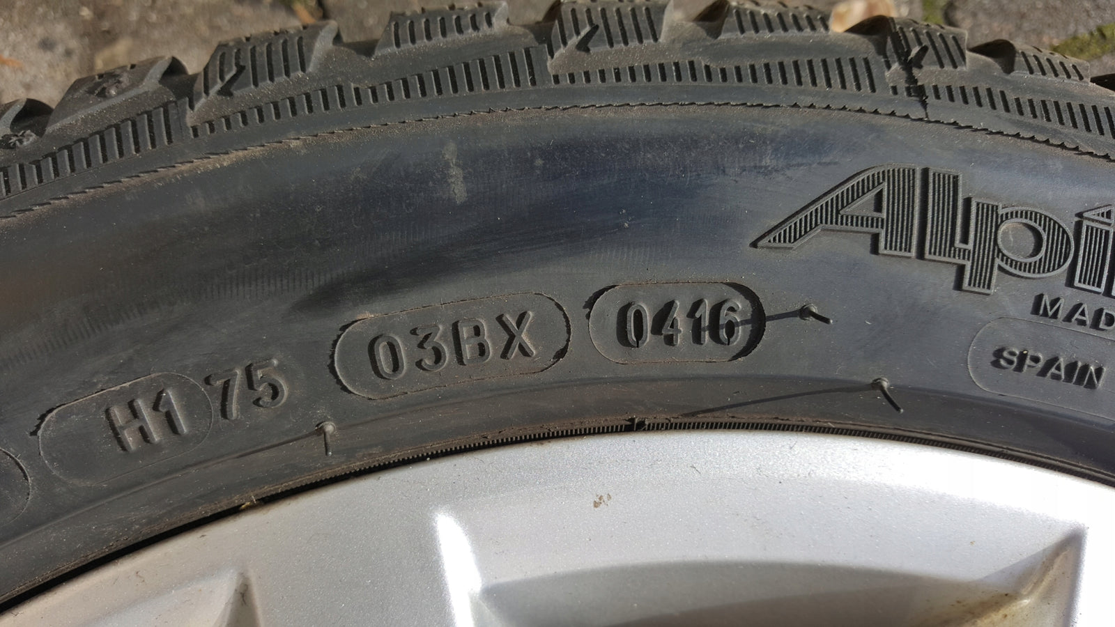 Felga alu VW 5G0601025K 6x17 5x112 ET48 z oponą Michelin 205/50 93H zima