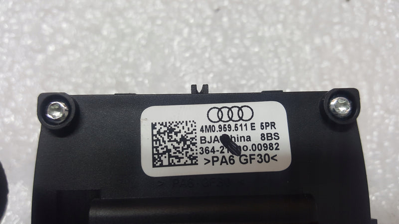 Przełącznik obniżania AUDI Q7 4M0959511E NOWY