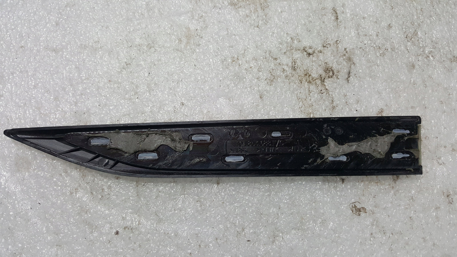Emblemat napis PRO na błotnik prawy przód- VW ID.3 10A853688F demontaż