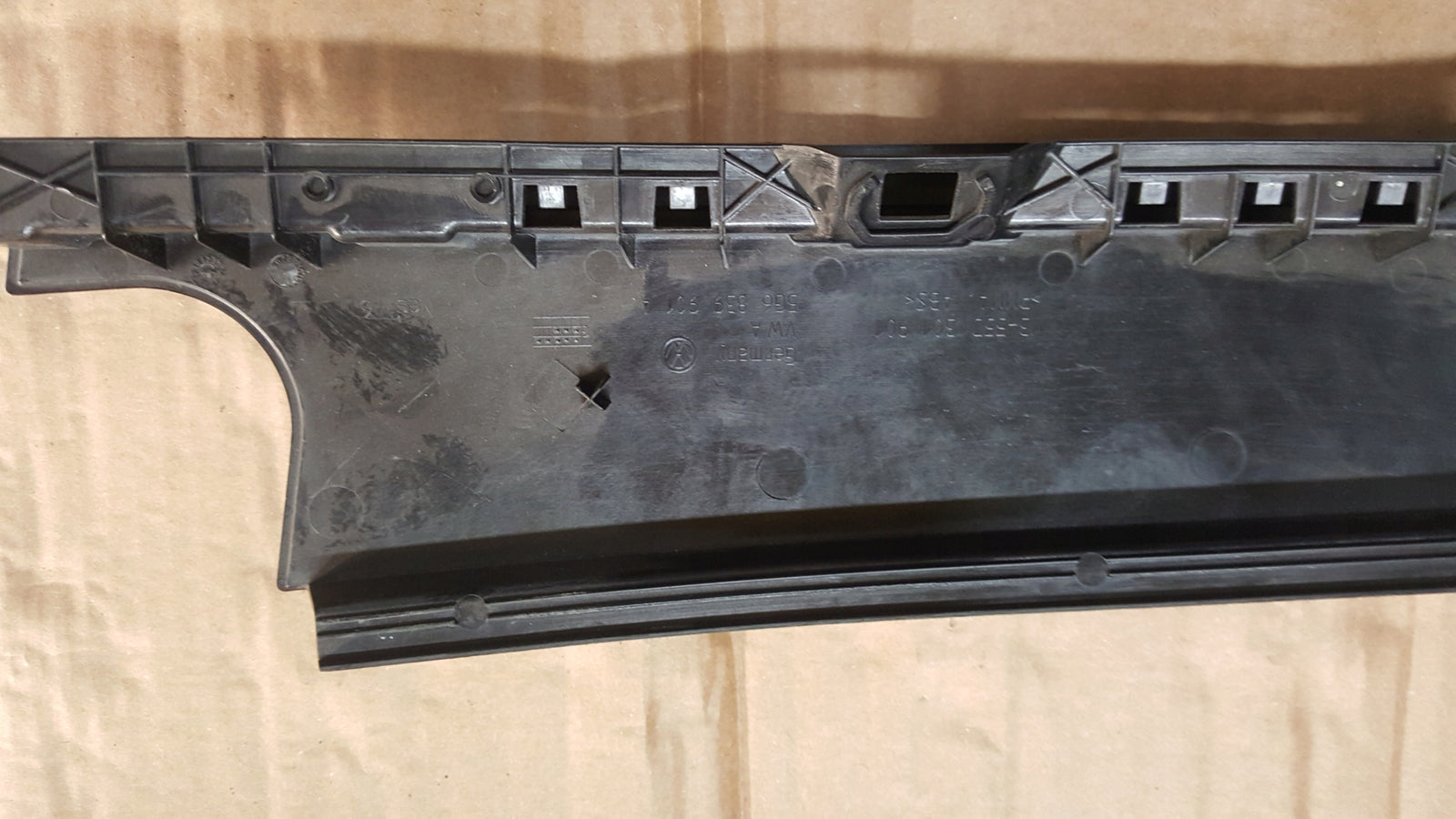 Volkswagen OE 5G6839901A listwa drzwi słupka