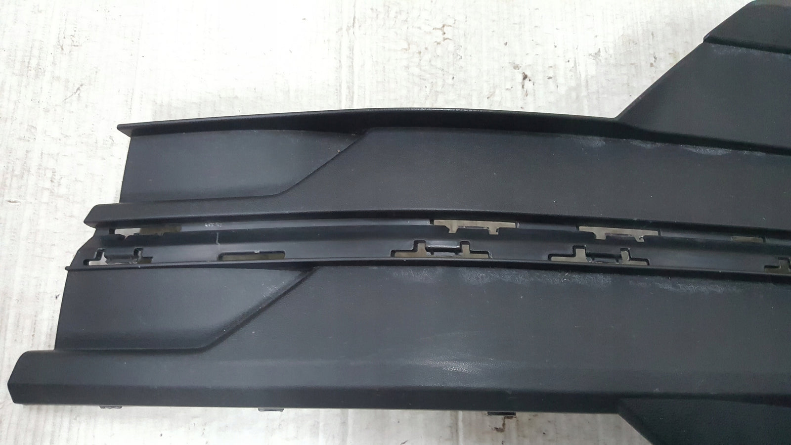 Kratka zderzaka lewy przód VW T6.1 7LA807489 demontaż