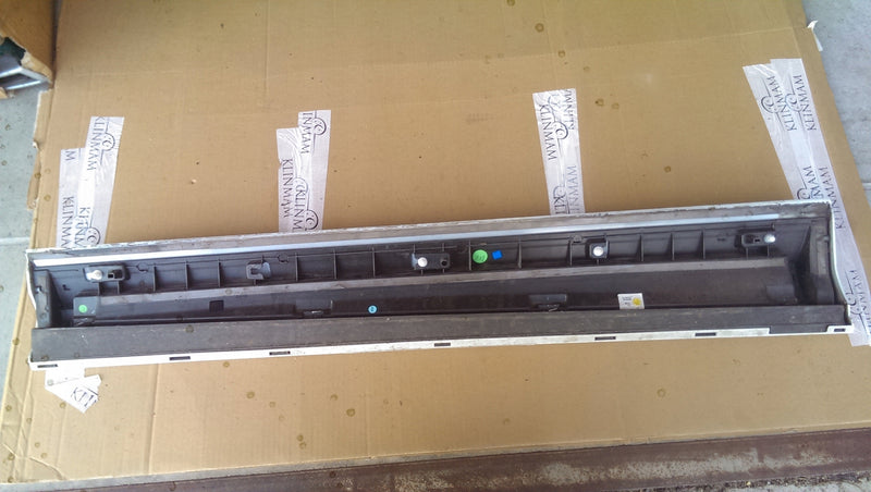 Listwa drzwi prawy przód AUDI Q3 S-LINE 8U0853960F