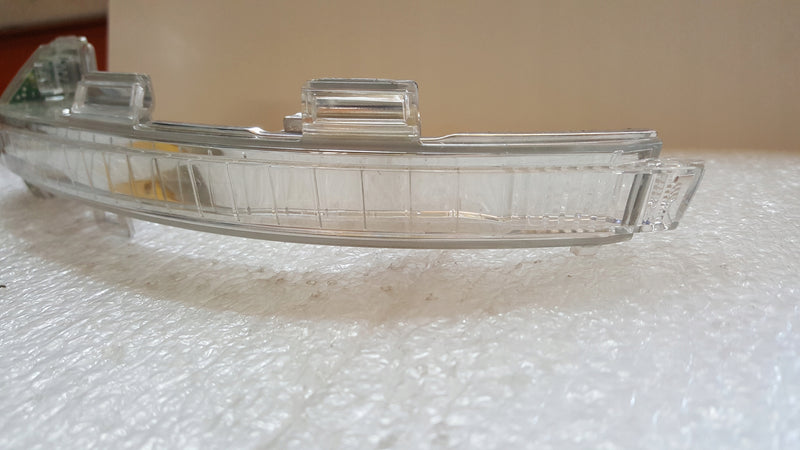 Lewy kierunkowskaz lusterka VW 3G0949101 demontaż