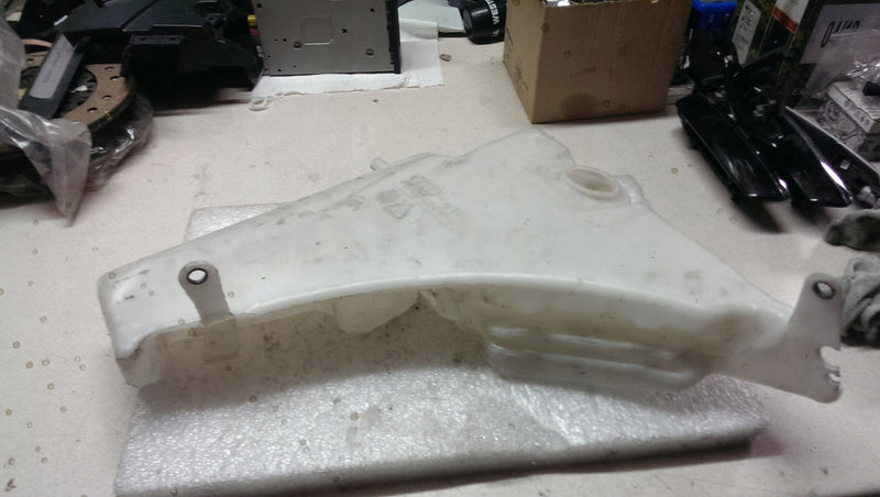 Zbiornik płynu spryskiwaczy AUDI A5 A4 8T0955453C
