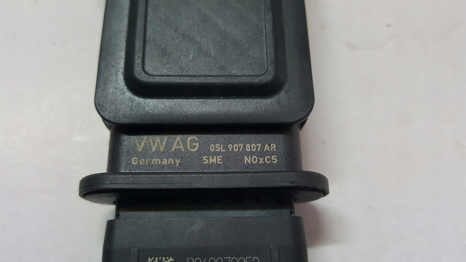 Sonda lambda czujnik NOX-- VW AUDI SEAT SKODA 05L907807AR demontaż