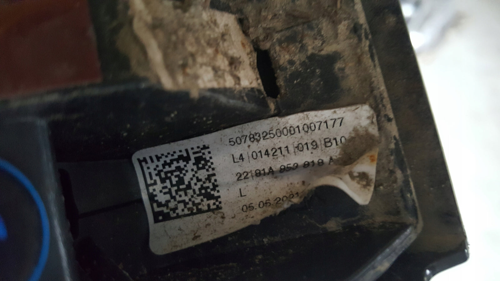 Listwa błotnika prawy tył AUDI Q2 81A853818A