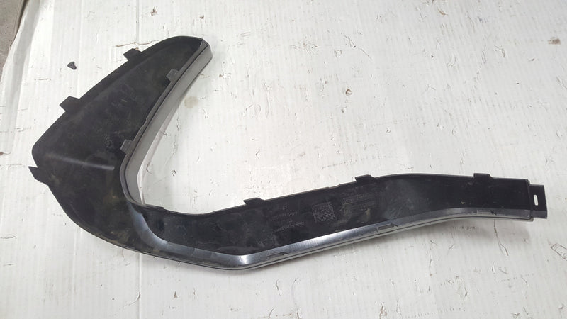 Listwa zderzaka tylnego prawa strona AUDI Q3 83F807968 demontaż