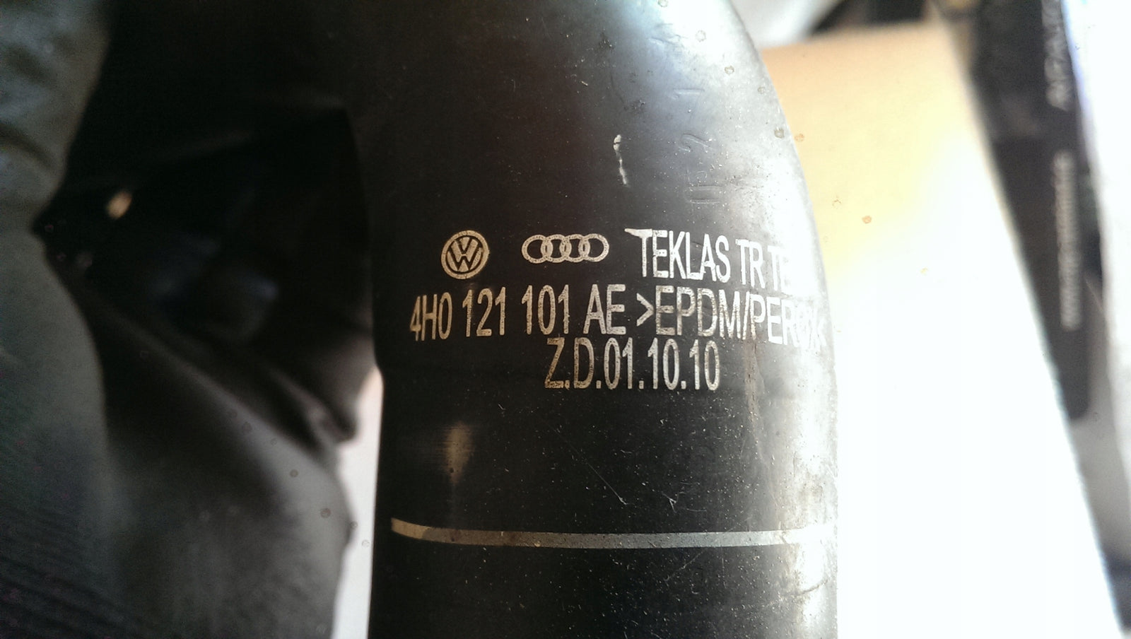 Przewód rura wody Audi A8 S8 D4 4H0121101AE NOWA
