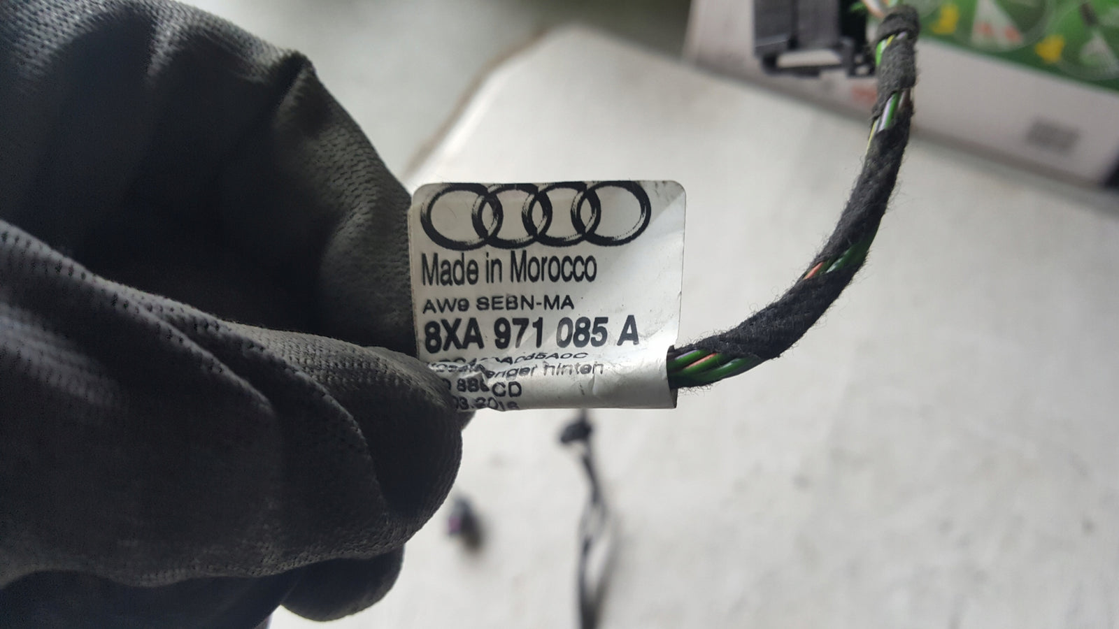 Instalacja czujników PDC zderzaka tylnego AUDI A1 8XA971085A demontaż